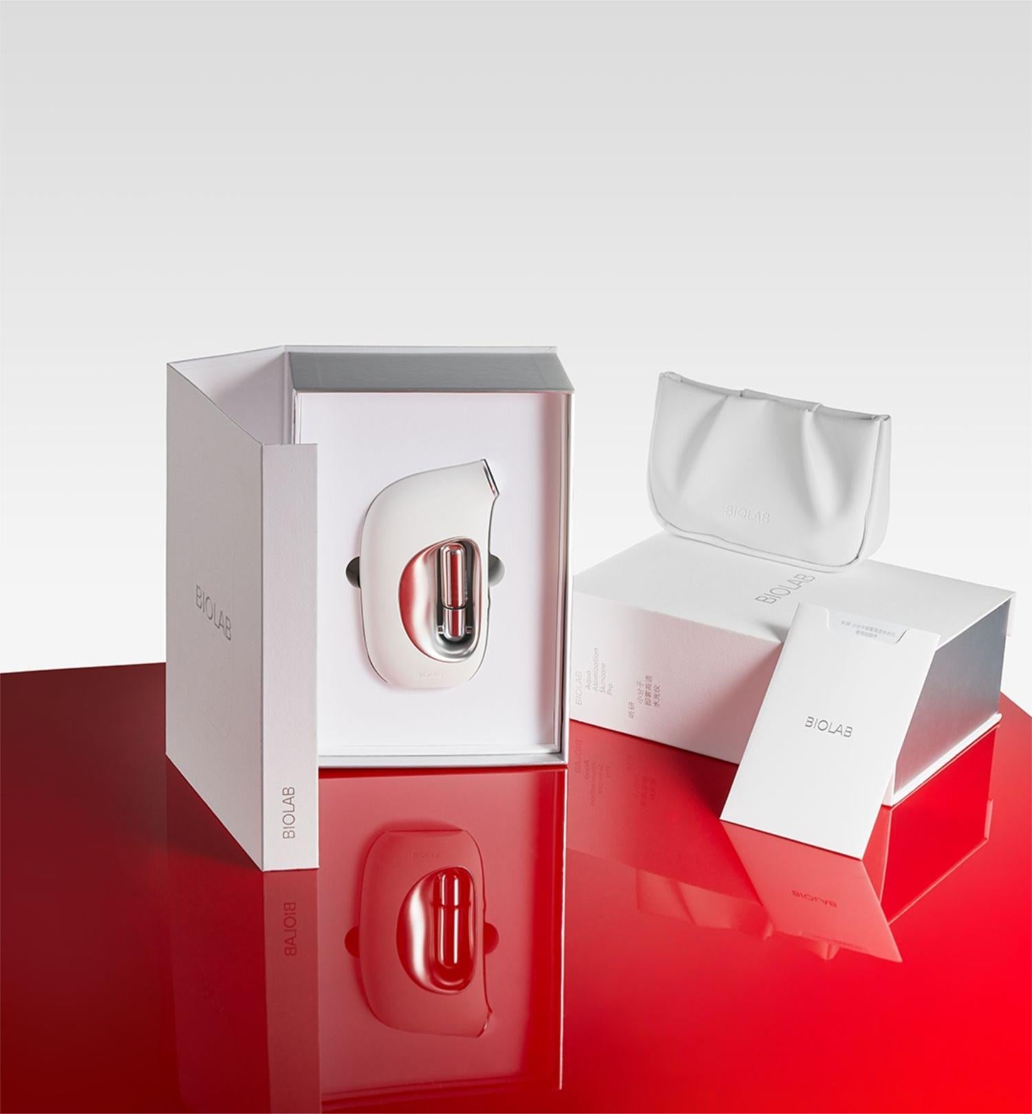 BIOLAB small molecule namely mist high permeability water light instrument facial beauty instrument myernk